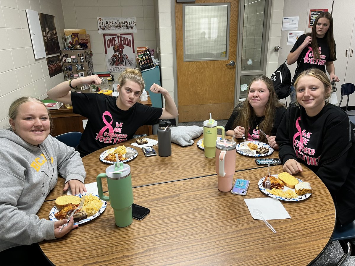 A HUGE shoutout to our parents that have helped with hosting team meals for after school the last two home games. We love good food and good company ☺️
