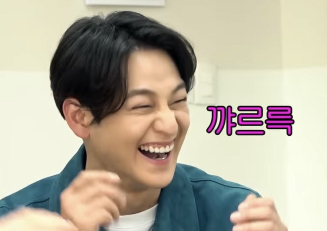 웃는 거 넘무 귀여우니갑
다들 마이마이 봐줘오🩷🩷