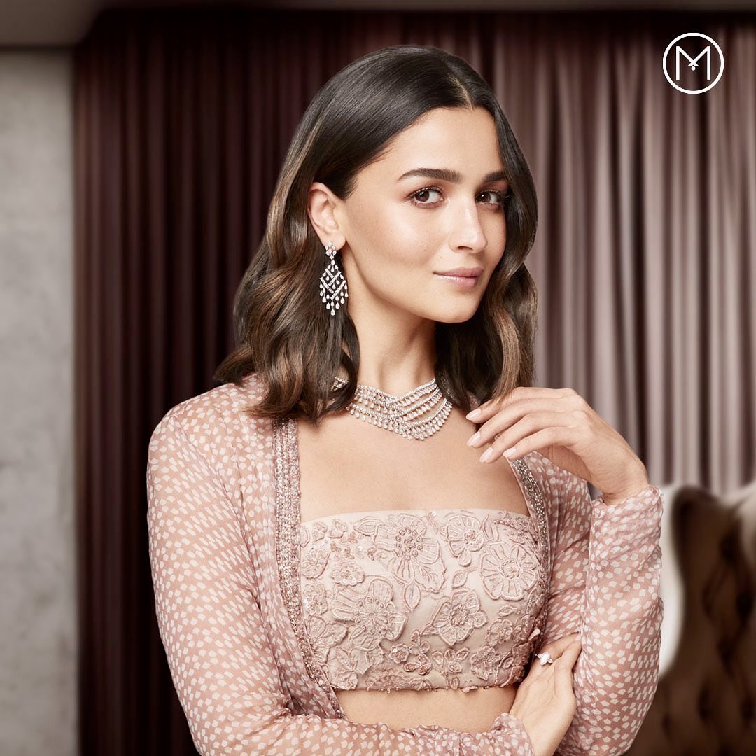 AliaBhatt and #KareenaKapoorKhan for malabar gold and diamonds.. they both  are looking so pretty