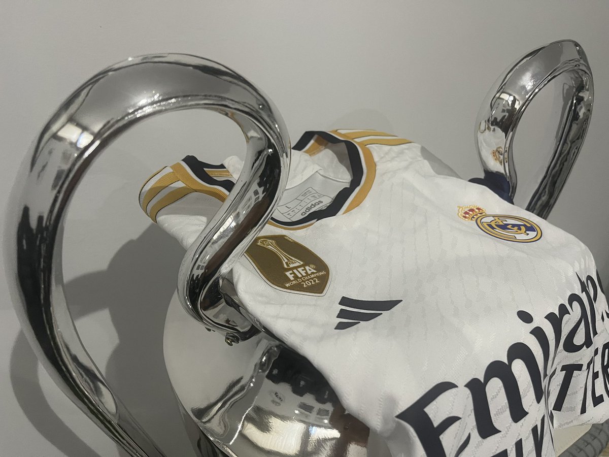 TopCamis's tweet photo. Quieres la nueva equipación del Mejor Club del Mundo? Todo oídos! 🤩🤍 https://t.co/93uPTNqU0K