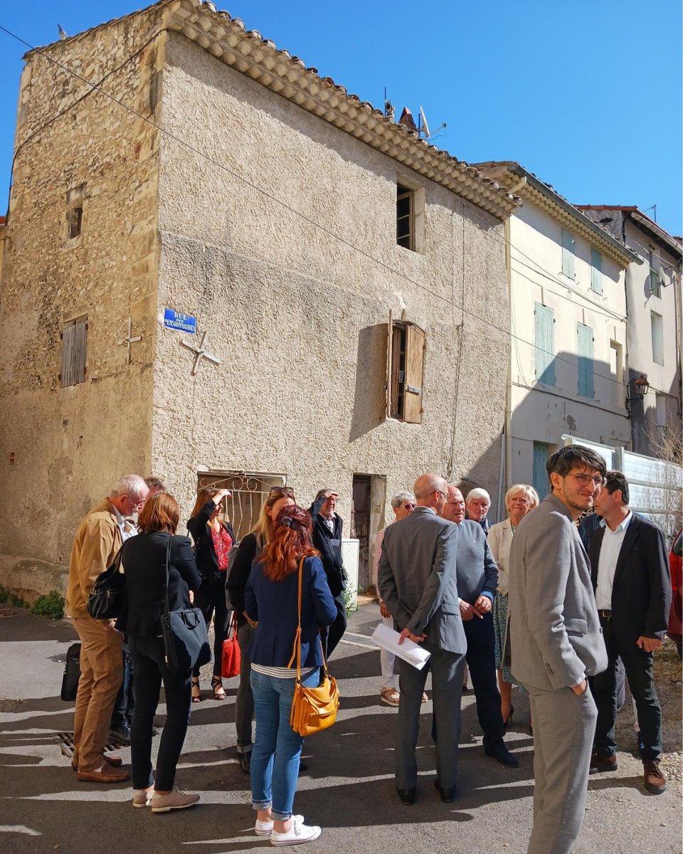 SolihaProvence's tweet photo. Signature en mairie de Chateaurenard de la convention OPAHRU 2023-2028, suivie d'une ballade urbaine. https://t.co/VkbzOb9c1u