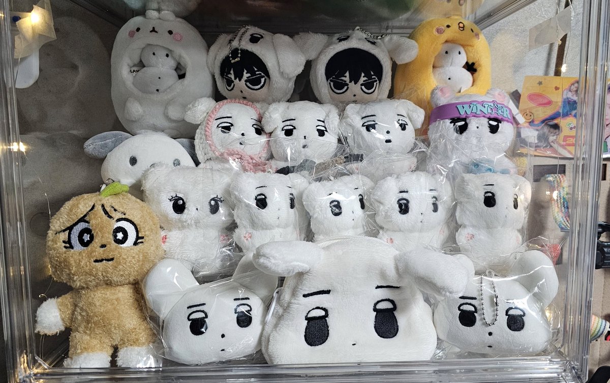 bemyae201117's tweet photo. 아이뇽들 보금자리 도착 ๑>ᴗ<๑ 
앞으로 같이 에스파 응원할 인형친구들🥰
#전시회 ⁦#에스파 #카리나 #지젤 #윈터 #닝닝 #karina #winter #giselle #ningning
#aespa #エスパ #aespa_exhibition 
#2차_MD #2nd_open #2nd_Merchandise https://t.co/TCjqTPt7tp
