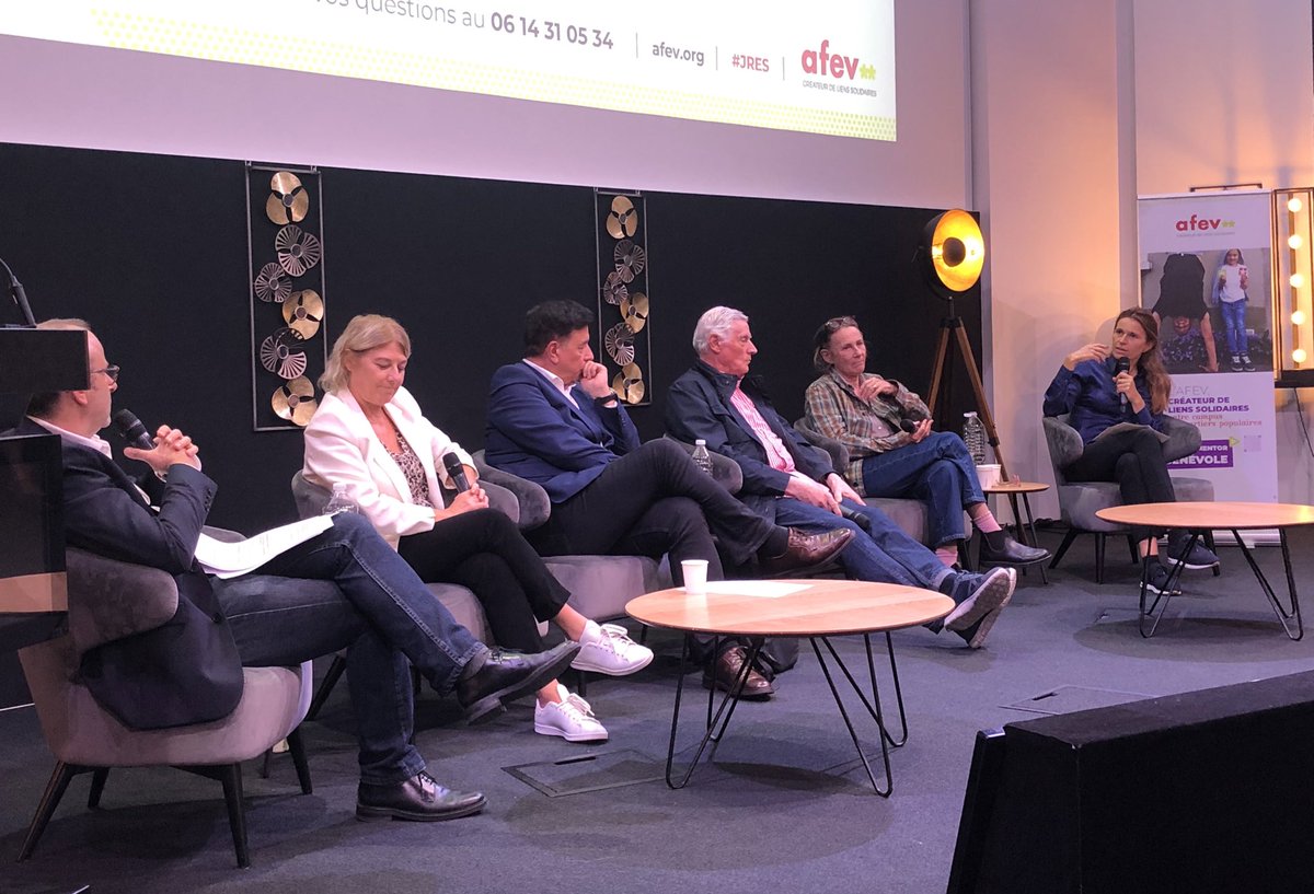Afev (@afevfrance) on Twitter photo 3ème table ronde #JRES, part 1
Écoles, bibliothèques et territoires : quelles alliances pour la lecture ?
avec <a href="/i_delaplace/">Isabelle Delaplace</a> - et <a href="/aurelifil/">Aurélie Filippetti</a> qui nous parle de son rapport au livre enfant :« j’adorais lire le dictionnaire, c’était un voyage. Je le lisais d’une entrée à une autre » 3ème table ronde #JRES, part 1
Écoles, bibliothèques et territoires : quelles alliances pour la lecture ?
avec <a href="/i_delaplace/">Isabelle Delaplace</a> - et <a href="/aurelifil/">Aurélie Filippetti</a> qui nous parle de son rapport au livre enfant :« j’adorais lire le dictionnaire, c’était un voyage. Je le lisais d’une entrée à une autre »