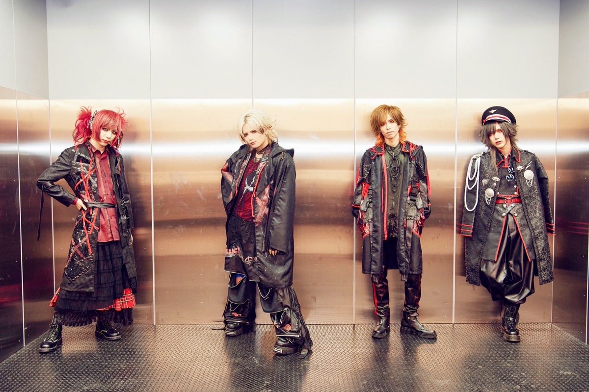 Royz_official's tweet photo. ★━━━━━━━━━━━★
         ㊗️Royz 14周年🎉
★━━━━━━━━━━━★

これからもRoyzをよろしくお願いします👨‍👨‍👦‍👦✨

#Royz
#Royz14周年 
#昴
#杙凪
#公大
#智也 https://t.co/2wYv0P1zYA