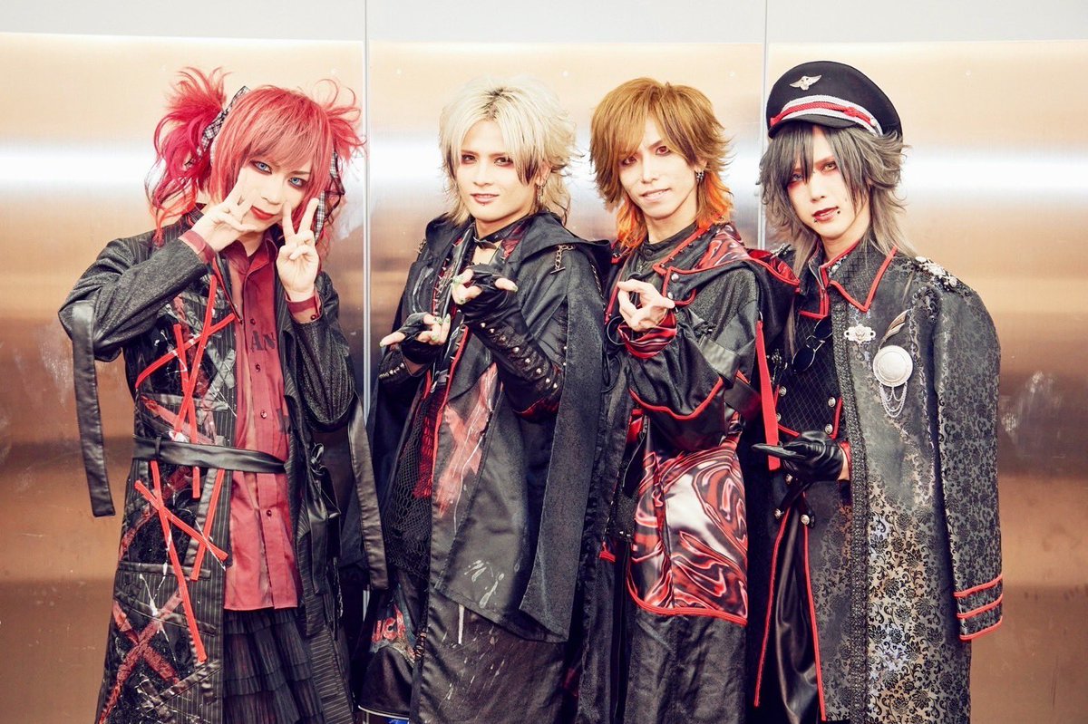 Royz_official's tweet photo. ★━━━━━━━━━━━★
         ㊗️Royz 14周年🎉
★━━━━━━━━━━━★

これからもRoyzをよろしくお願いします👨‍👨‍👦‍👦✨

#Royz
#Royz14周年 
#昴
#杙凪
#公大
#智也 https://t.co/2wYv0P1zYA