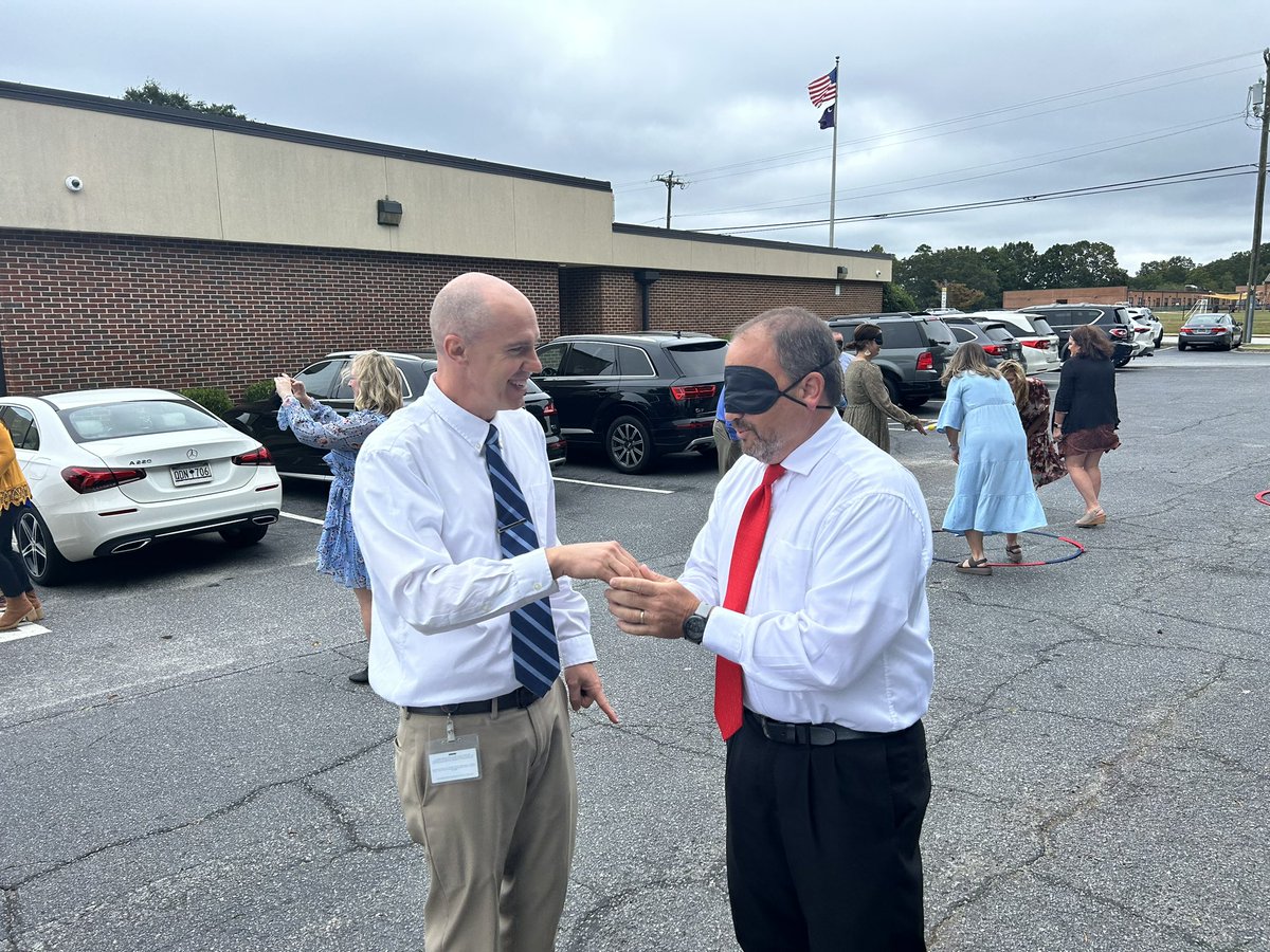 ASD_1Excellence's tweet photo. #ASD1 assistant principals and coaches participate in an activity to show the importance of utilizing learning targets in the PLC process in order to align specific interventions and extensions with mastery of essential standards. #atPLC #ElevateA1 #A1Excellence @SolutionTree https://t.co/7vqV3XBpxu