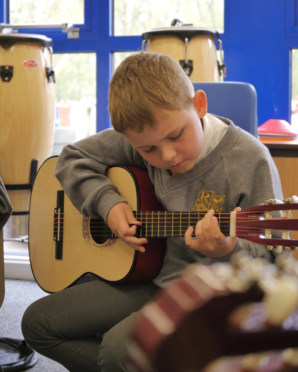 Hump day jamming 🎶 some fantastic lessons so far this week! 

#createmusic #guitarlesson #learnmusic