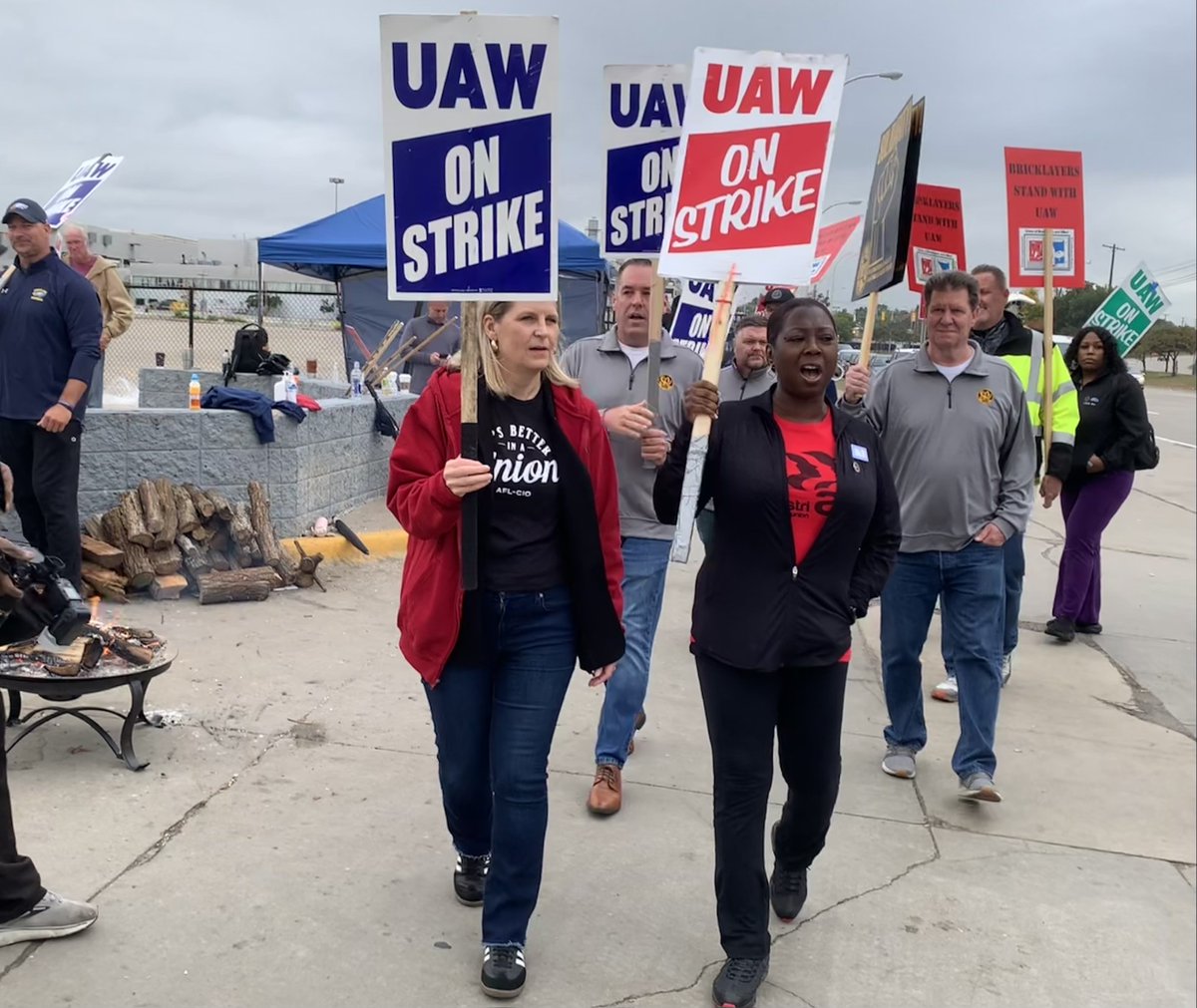Striking @UAW auto workers are demanding a share in the wealth they help create! #StandUpUAW
