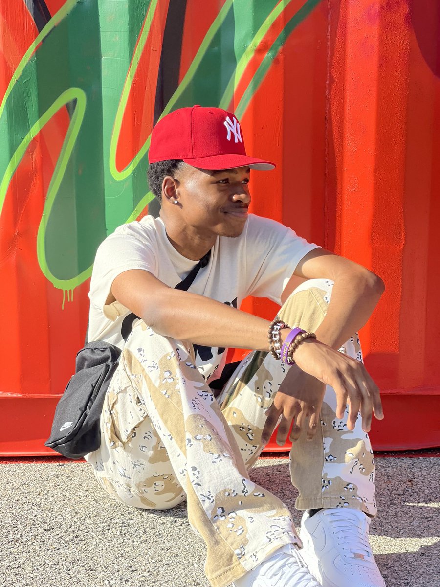 Retro 💫 tweet media