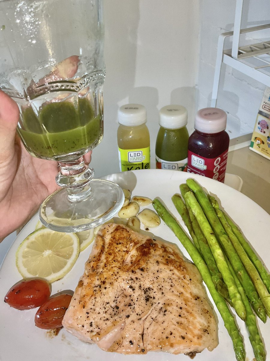 Vowhaen's tweet image. “LED FARM“
น้ำผักผลไม้สกัดเย็น
สกัดน้ำออกมาจากผัก และผลไม้สดโดยไม่ผ่านความร้อน

สมูทตี้ปั่นไม่แยกกาก
กากใยอาหาร หรือไฟเบอร์จะช่วยชำระล้างของเสีย
ออกจากลำไส้ตามกลไกธรรมชาติ
เพราะสุขภาพดีเริ่มต้นที่ลำไส้ที่ดี

สาขาหน้าร้าน
1. เจริญกรุง 78
2. เอกชัย 15

#น้ำผักผลไม้สกัดเย็น #LEDFARM