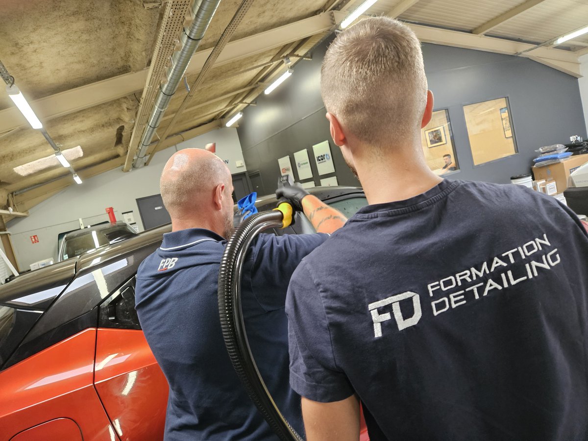 SPFFormation's tweet photo. Merci à @franceparebrise de nous avoir choisi pour réaliser la formation nettoyage vapeur de ses employés dans son centre de formation de Colombes.

#franceparebrise #vapeur #steam #formationyvelines #formation78 #formationdetailing #detailingformation #formationvapeur https://t.co/vxF8N8iqId