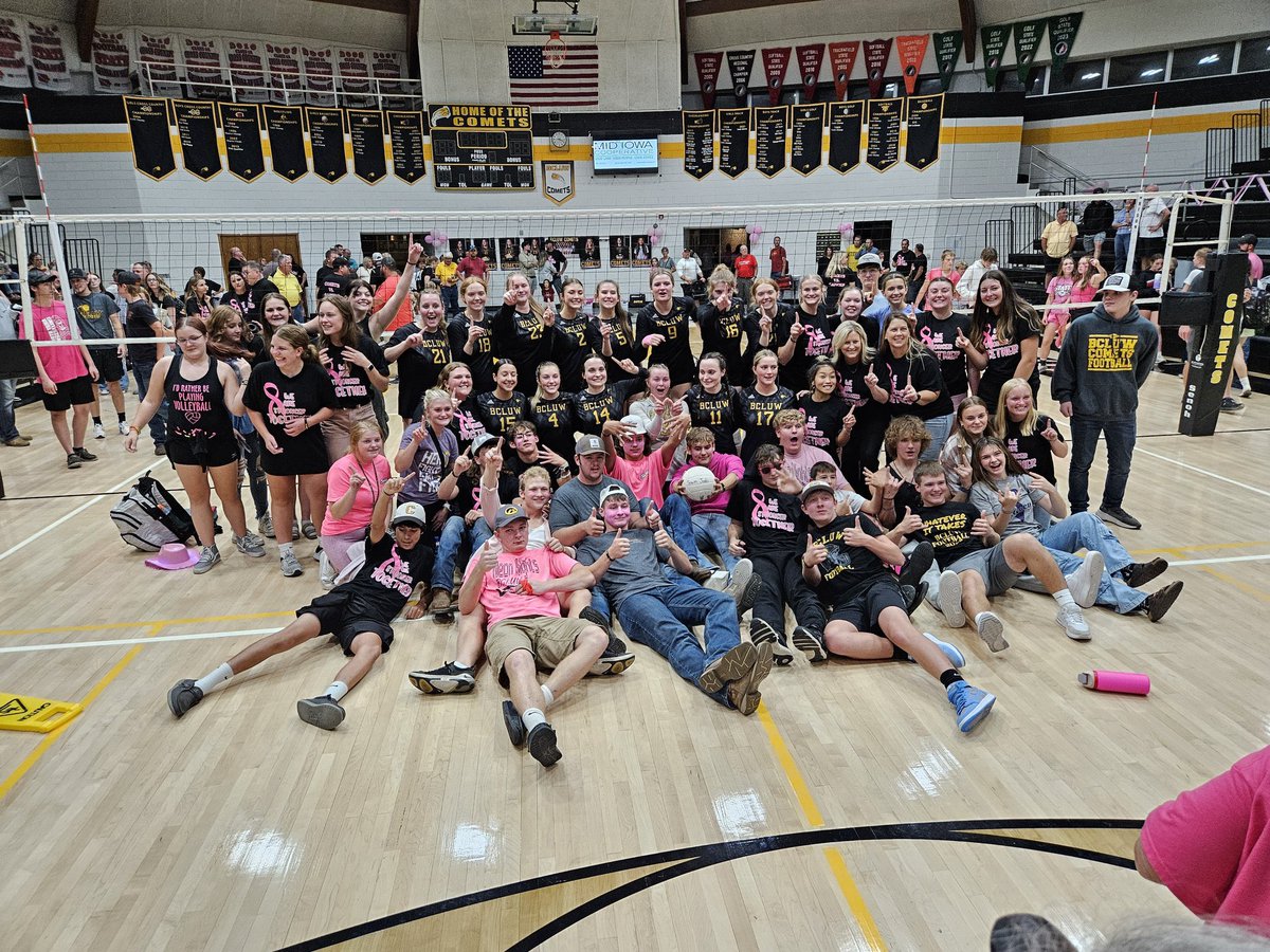 What a special night. We can’t thank our special guest Jodi Hinegardner who came and talk to the girls before the game. Her message was extremely enlightening. We also can’t thank our community enough for their ever lasting support. It’s great to be a Comet.🖤💛☄️
