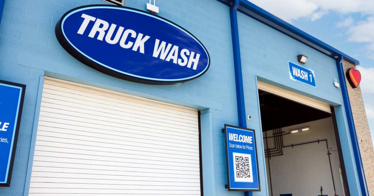 Stop by our new truck wash in Prescott, AR! With automated technology, customers will find the same quality as a hand wash in half the time. Located at the new Love’s Travel Stop, the truck wash can be found next to a new Speedco shop, opening next week. loves.com/en/truck-servi…