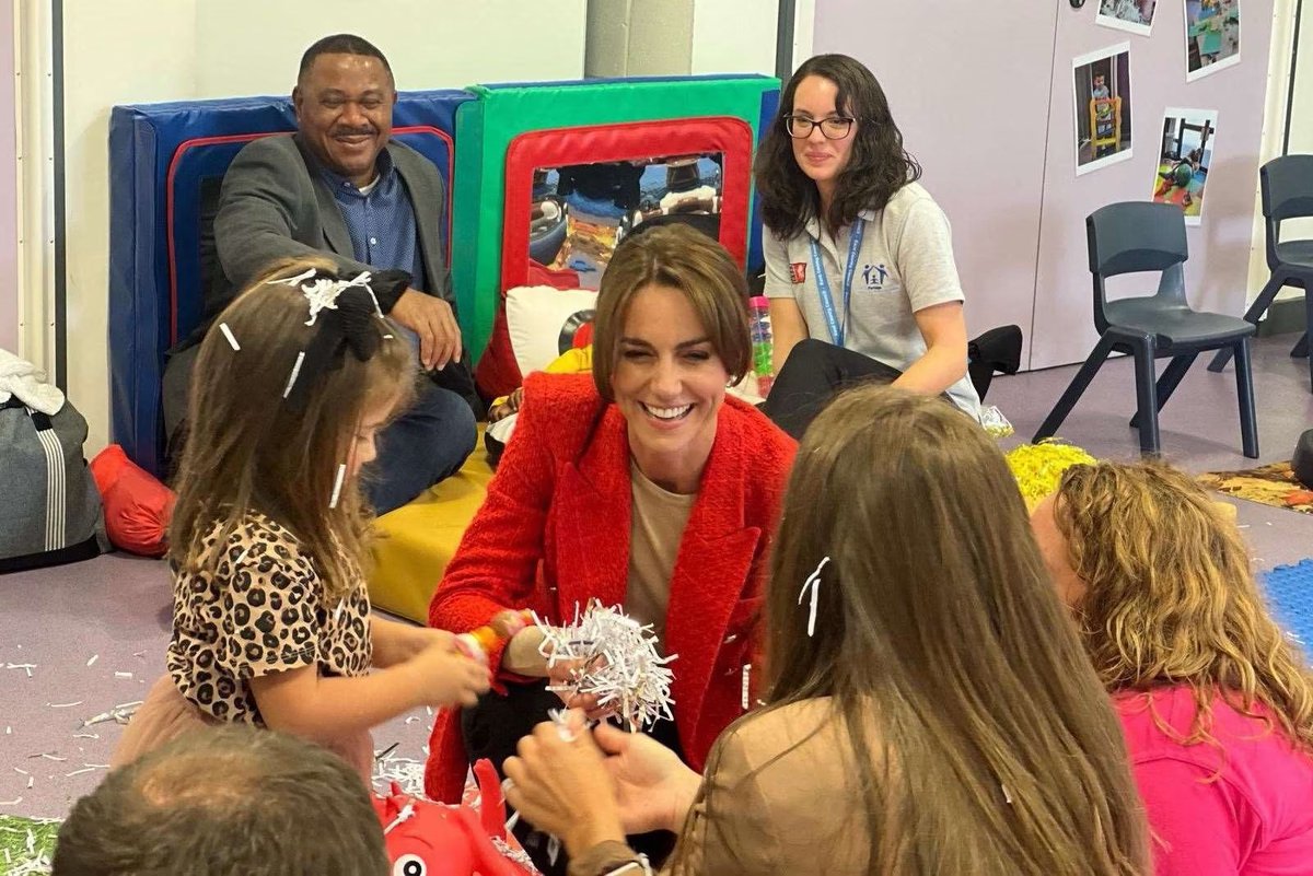 Canellelabelle's tweet photo. The Princess of Wales never fails to make me smile😍❤️You know there are these people who radiates so much kindness and positive energy and Catherine is one of them🥹Its almost like an aura of light and it is contagious🤩#SheisAllThat #LionessOfWindsor https://t.co/cQc4OXQMqf