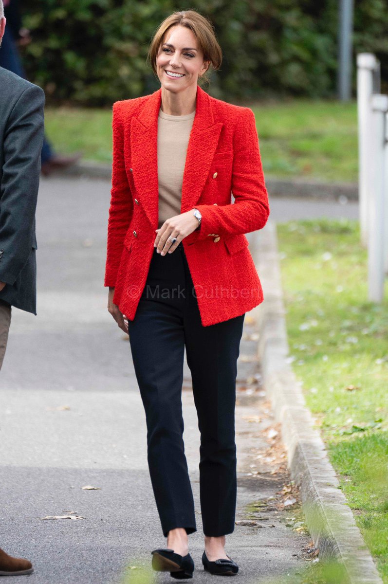 Canellelabelle's tweet photo. The Princess of Wales never fails to make me smile😍❤️You know there are these people who radiates so much kindness and positive energy and Catherine is one of them🥹Its almost like an aura of light and it is contagious🤩#SheisAllThat #LionessOfWindsor https://t.co/cQc4OXQMqf