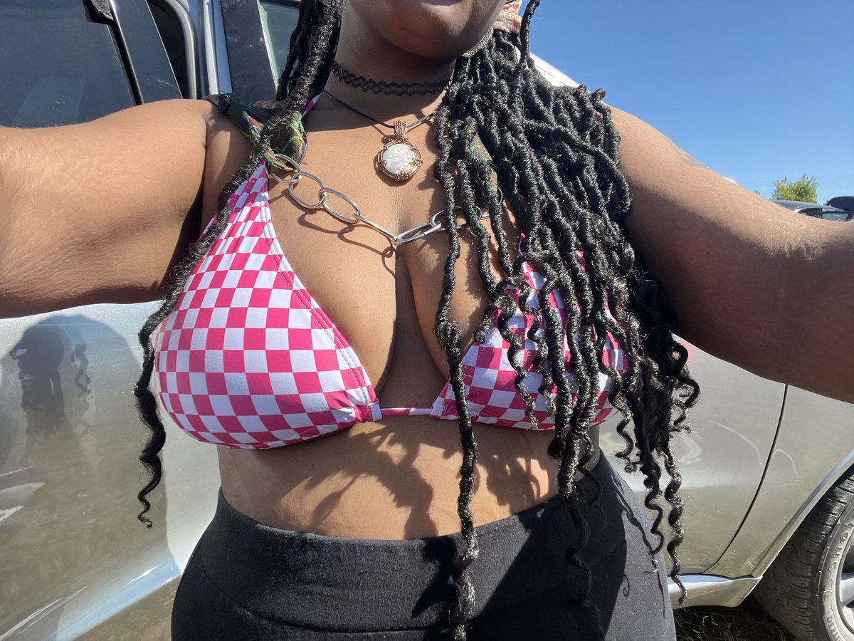 _710fairy's tweet photo. rave girl tings 🦕🩷 https://t.co/PUNegpF4b3