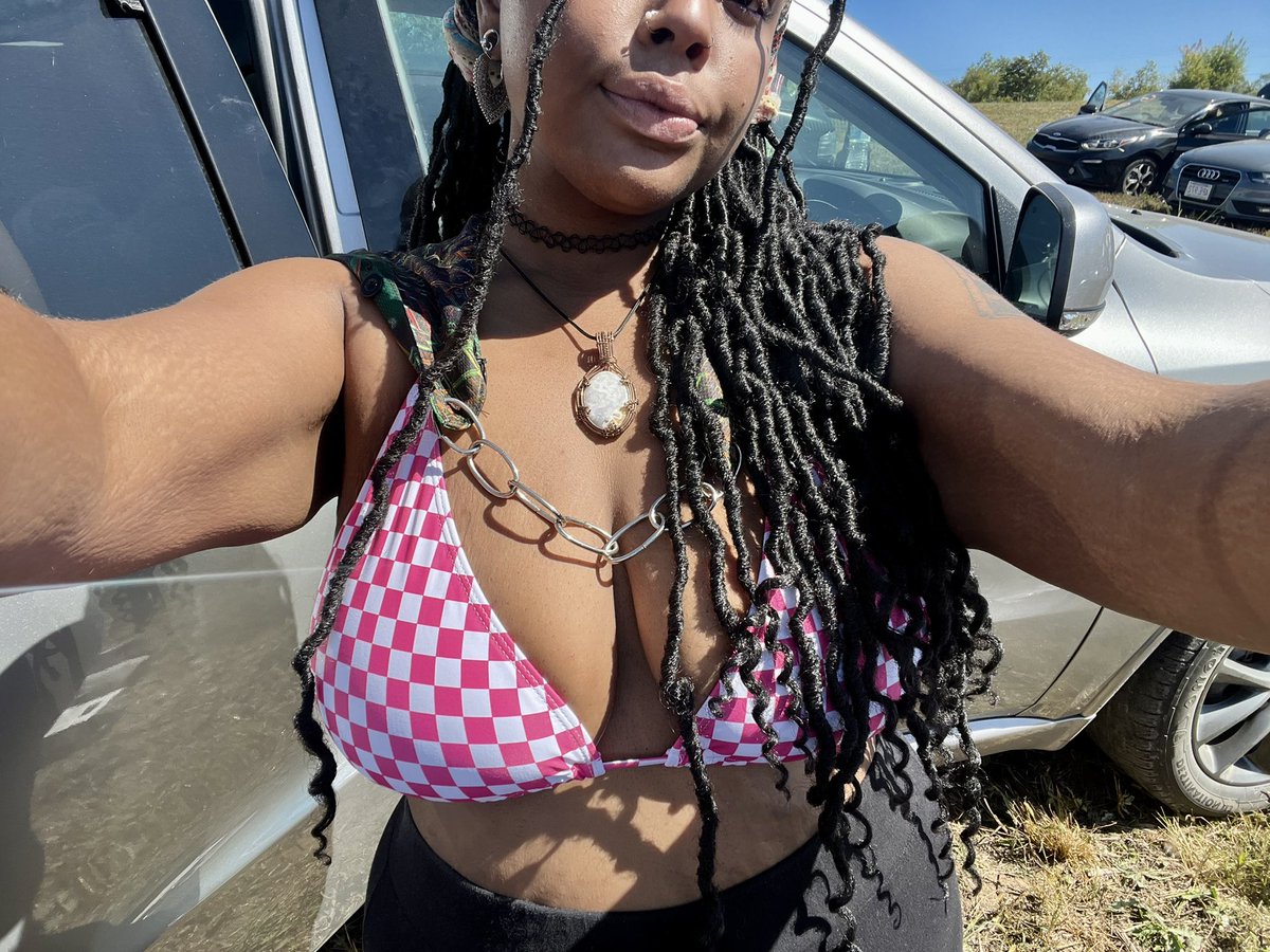 _710fairy's tweet photo. rave girl tings 🦕🩷 https://t.co/PUNegpF4b3