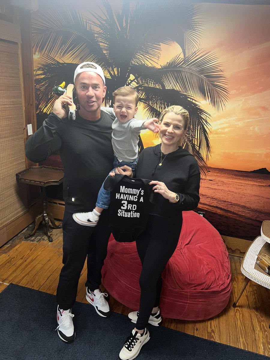 ItsTheSituation's tweet photo. Cabs are Herreee 🚕 Baby Situation # 3 coming in March 2024 🥹 https://t.co/lmOlArkPzn