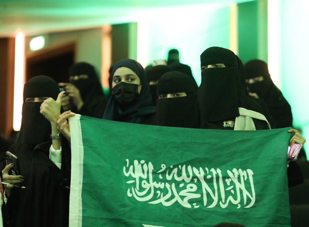 taibahu's tweet photo. يأتي احتفال #جامعة_طيبة اليوم ضمن سلسلة من الفعاليات انطلقت السبت الماضي داخل وخارج الجامعة بتوجيهات رئيس الجامعة وشارك فيها منسوبي الجامعة وطلبته وحققت تفاعلاً كبير من الجميع بمناسبة #اليوم_الوطني_السعودي_93 

كل عام والوطن وقيادته وشعبه
 بألف خير وتقدم وازدهار 💚🇸🇦 https://t.co/no06Z6Zvsz