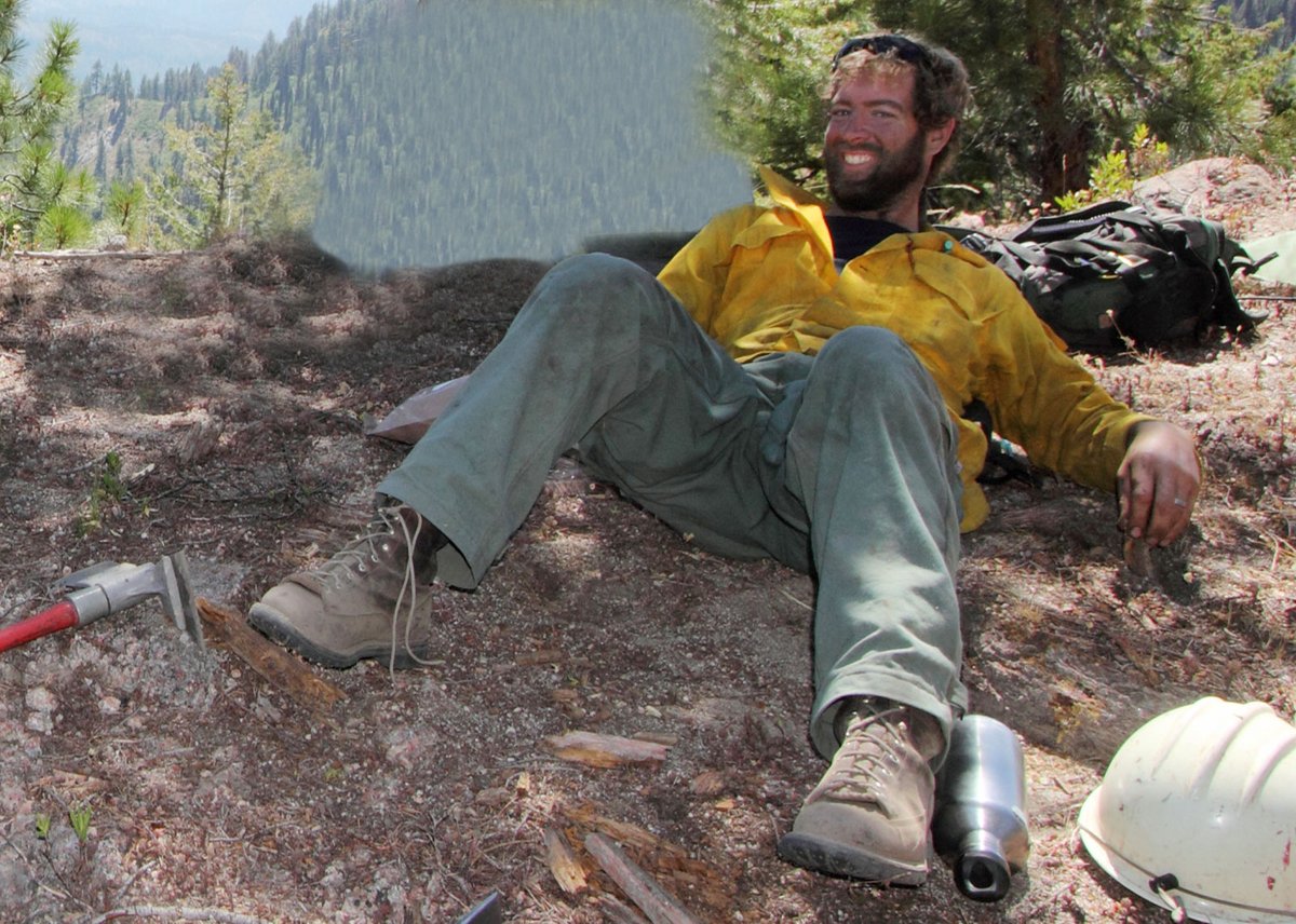 BLMFire's tweet image. Today we pause in honor of Mark Urban, @BLMNational Great Basin Smokejumper. Mark lost his life in a smokejumping accident near Prairie, ID on Sept 27, 2013. Mark’s impact on the BLM Great Basin Smokejumpers continues to inspire firefighters today. #NeverForgotten