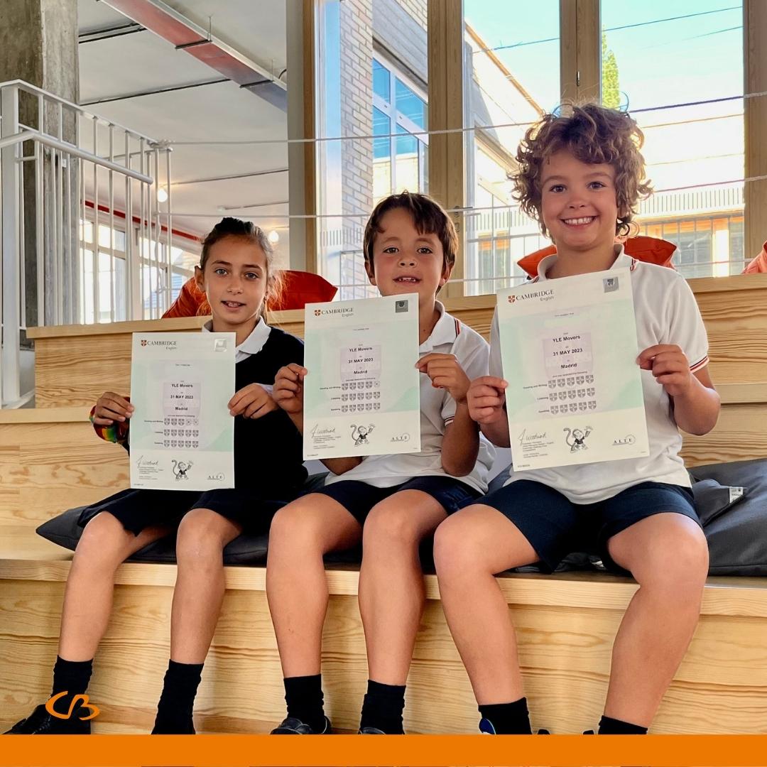 ColBernadette's tweet photo. 🔝Nuestros #alumnosCB están muy emocionados por haber conseguido la certificación #A1Movers de @Cambridge_Uni.

➡ Este examen introduce a los niños en el inglés hablado y escrito de uso cotidiano.

👌¡Excelentes resultados!

#English #Cambridge https://t.co/HVtNTAnN6h
