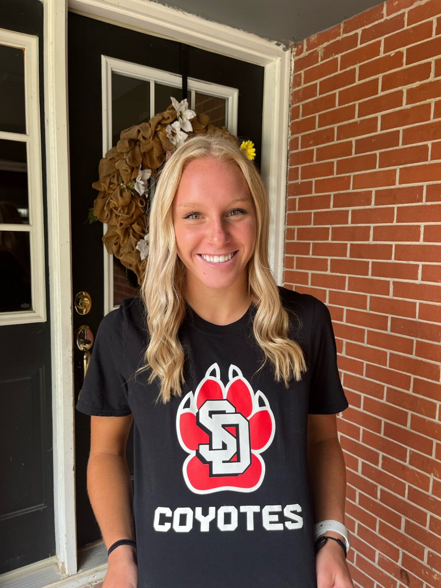 alyssa_bartlet's tweet photo. 100% committed! 🐺🐾 @SDCoyotesWBB https://t.co/r0Z4cQvrmz