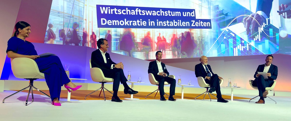 Unsere 2. Talkrunde macht mit Dirk K. Martin (Die Familienunternehmer), Christoph Schmitz (ver.di) und Prof. Dr. Dr. Hans-Werner Sinn noch mal das Big Picture auf.