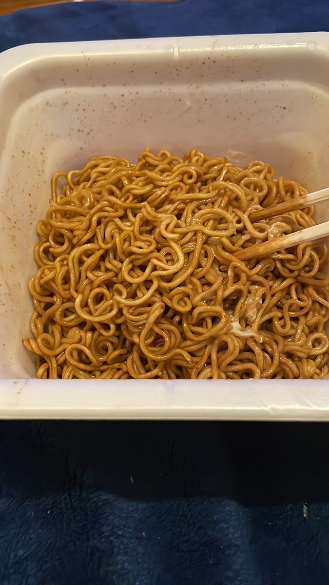 sepa3's tweet photo. 焼きそば作ったがカヤク入れ忘れて、某イベントの具なし焼きそばを思い出した… https://t.co/iguovGJ8mn