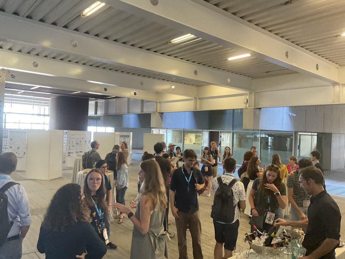 DivIDE_2025's tweet image. Second day of poster session! Many great posters and fruitful discussion emerging #divide2023 @CRGenomica