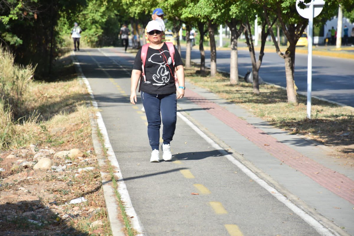 Un ambiente diferente se respira hoy en #Valledupar con el #DíaSinCarroYSinMoto, donde los vallenatos acatan esta medida y se desplazan en los medios permitidos.🚴🏻‍♂️🚎🏃🏼‍♀️