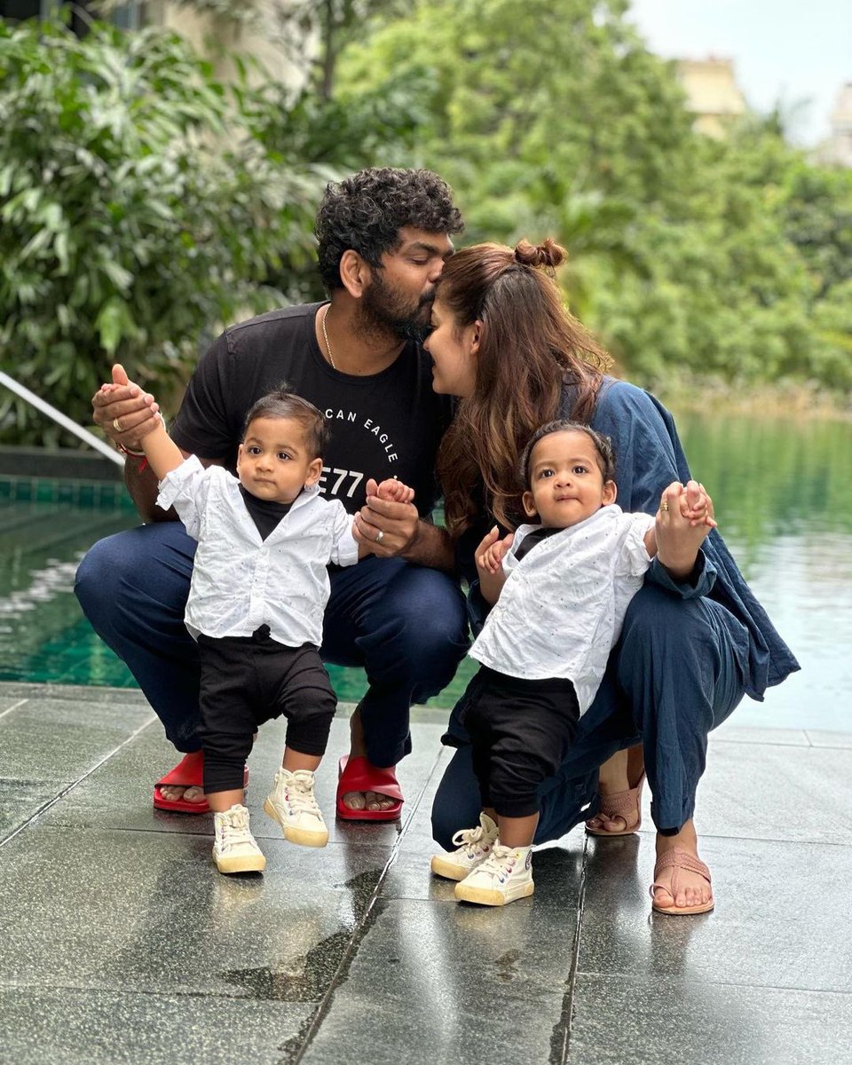 deva_natty's tweet photo. Sweet family @NayantharaU @VigneshShivN https://t.co/R6hb9zfRUu