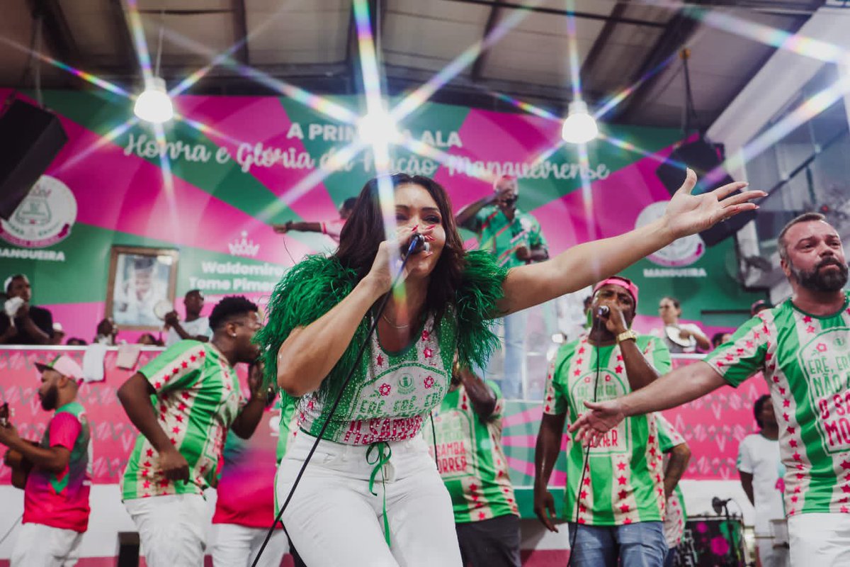 Karinah_Oficial's tweet photo. Depois de mais uma conquista, sábado tem mais #Samba17 na Quadra da @gresmangueira rumo à avenida no Carnaval 2024! Obrigada por todo apoio e carinho que vocês têm dado a cada apresentação na nossa escola do coração!! 💚💖 Avanteee
#Karinah #Mangueira #sambaenredo #carnaval2024 https://t.co/wvkmMIUmOQ