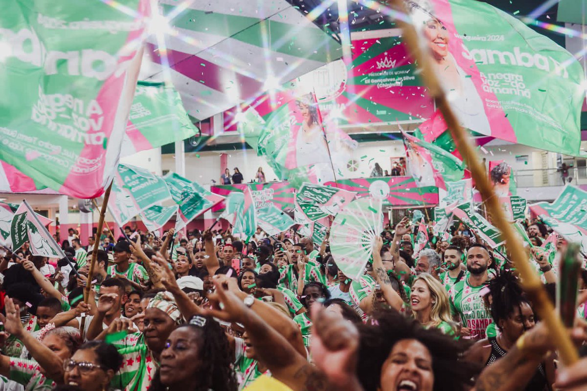 Karinah_Oficial's tweet photo. Depois de mais uma conquista, sábado tem mais #Samba17 na Quadra da @gresmangueira rumo à avenida no Carnaval 2024! Obrigada por todo apoio e carinho que vocês têm dado a cada apresentação na nossa escola do coração!! 💚💖 Avanteee
#Karinah #Mangueira #sambaenredo #carnaval2024 https://t.co/wvkmMIUmOQ