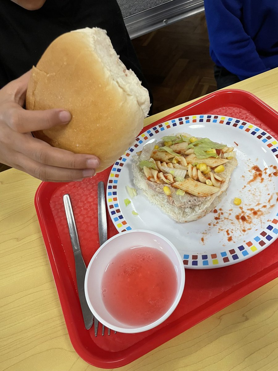 MrsJina2's tweet photo. Future Chef in the making. Year 4 pupils use their cooking skills to add additional toppings from the salad bar to their sandwiches during dinner time. They were confident to share different sandwich ideas. #CookingSkills #FutureChef #FoodTech #Lunchtime #Sandwich #DifferentIdeas https://t.co/9BhWqQhHqc