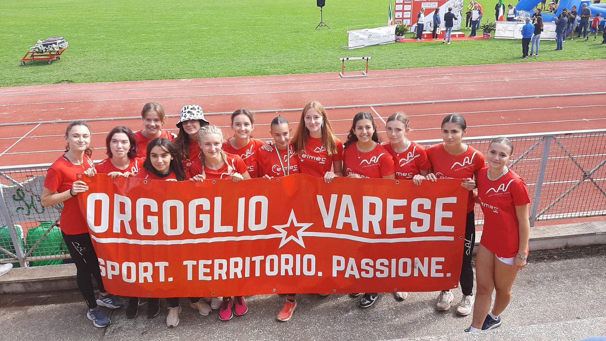 Complimenti alle Allieve della Nuova Atletica Varese, sostenute da #Orgogliovarese,  giunte settime nelle Finali dei Campionati Italiani di Società di Perugia. Nella foto le ragazze biancorosse ritratte con il nostro striscione che, con "Orgoglio", hanno esposto durante la Finale