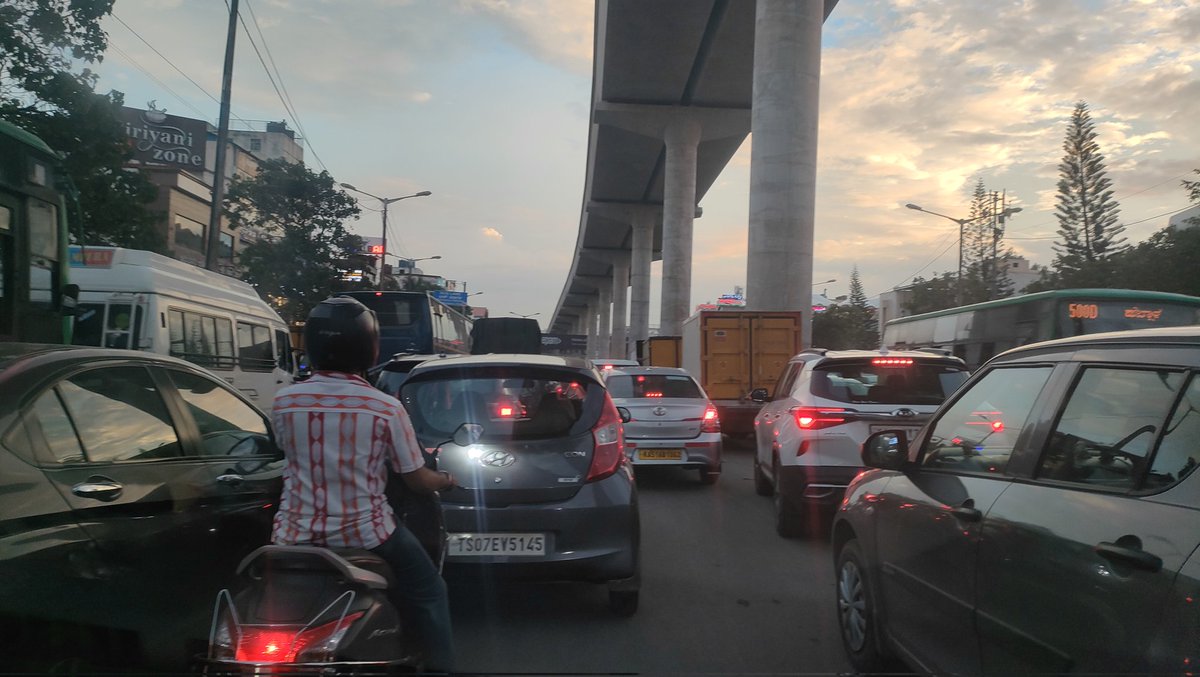 kdevforum's tweet photo. @DKShivakumar @CMofKarnataka @MALimbavali @Rajeev_GoI,looks like you ensured #Bengaluru as #2KMPHCity,worst #congested city.
Apparently the info is the heavy downpour in #Bellandur had a ripple effect in #ORR/Sarjapur Road. 
Why ignore #ITCorridor ? @PMOIndia

#7kms_in_3hr47min🤦 https://t.co/spa6hFY3v2