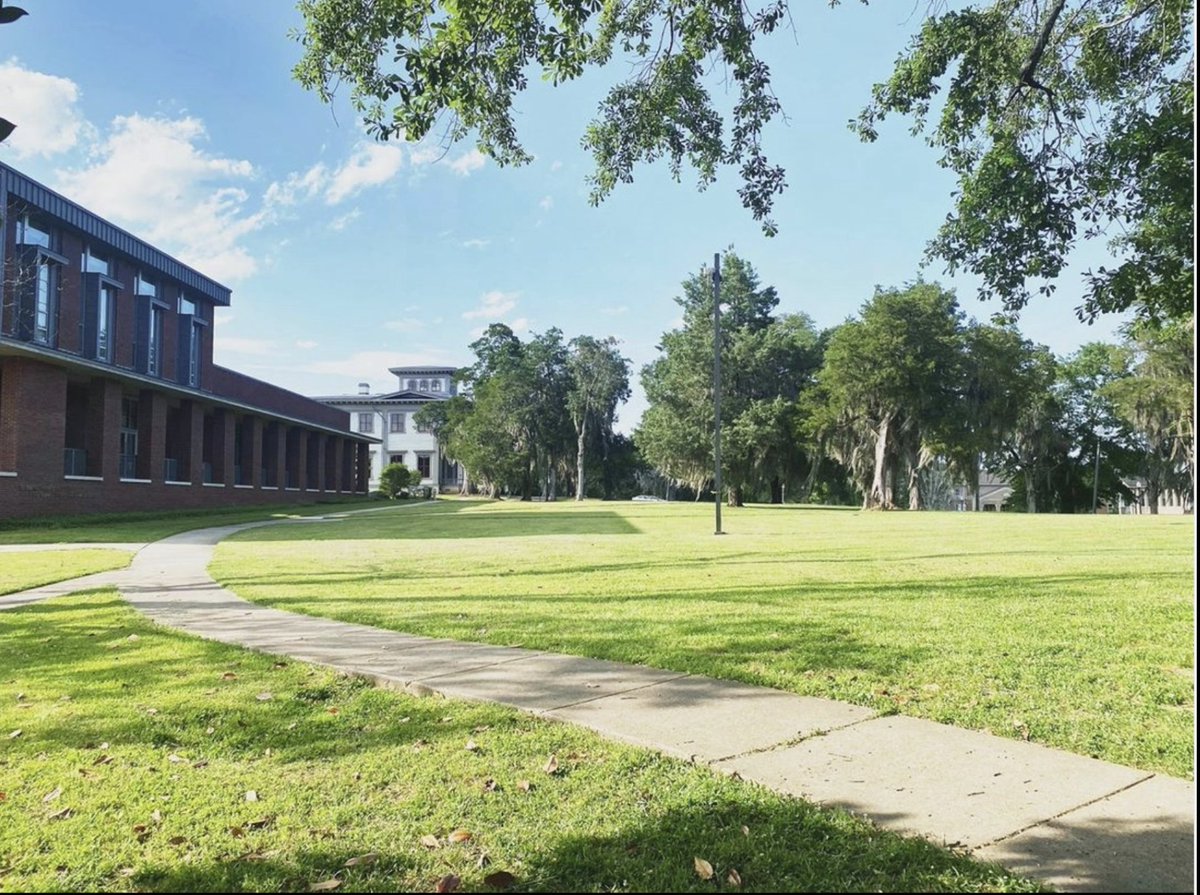 Now is the perfect time to donate to #TheEagleQueen!

Tougaloo College offers a variety of ways to give. Give your gift to the Eagle Queen online or in the form of checks, credit cards, money orders, stocks and securities or other assets.

bit.ly/3lwGkBK
