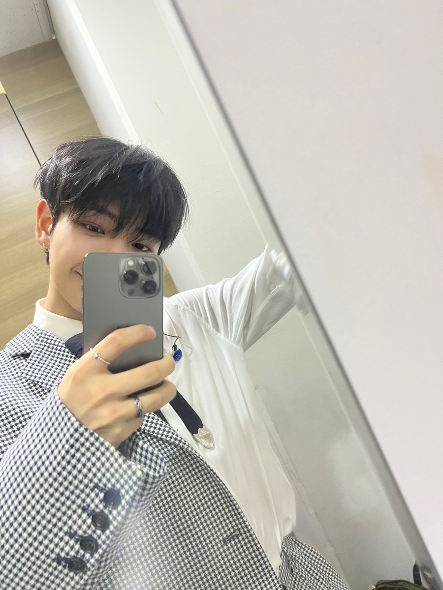 . ࣪ ˃‌ᴗ˂‌ ࣪ ˖ Akan kutunjukkan kepadaku bahwa aku adalah seorang detektif yang hebat dan handal!
Percayakan semua kasus hatimu kepada Myujae!! 😎😎