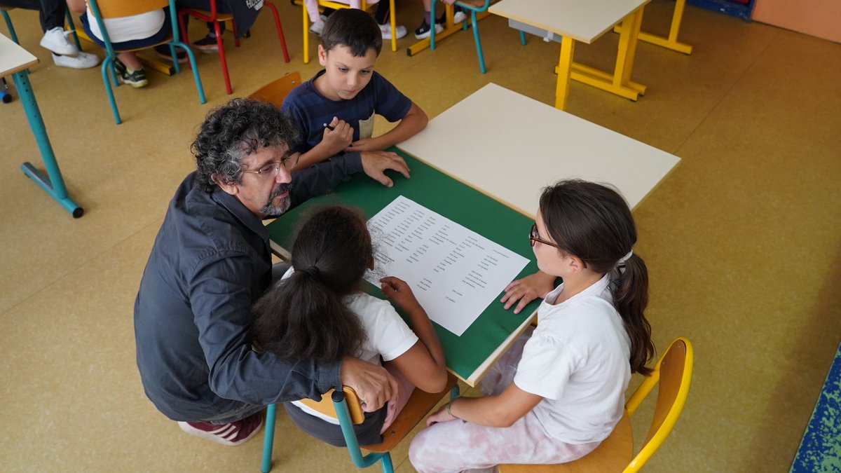 BndicteRobert's tweet image. Une école IPS 86, qui réussit 2 fois mieux que la moyenne académique. 
Comment fait l'équipe❓
#Learningexpedition à #Villefagnan avec @dsden16 @DSDEN17 @DSDEN79 @DSDEN86. 
✅ une équipe stable
✅ qui change régulièrement de niveau
✅ qui décloisonne en science, HG, musique 
1/2