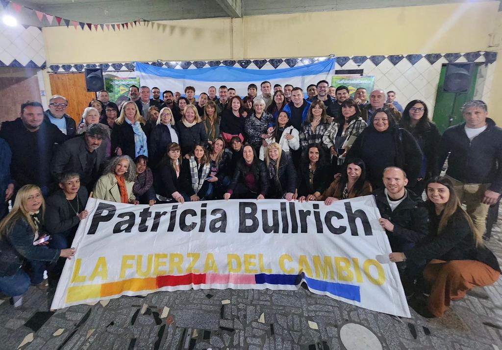 SOMOS AGENTES DE CAMBIO. SOMOS LA FUERZA DEL CAMBIO 💪
Estas elecciones demostraron que una porción importante del país quiere un cambio profundo. Los argentinos dijeron basta de kirchnerismo y ese mensaje se escuchó y late en nuestro corazón. 
Hoy más que nunca, necesitamos