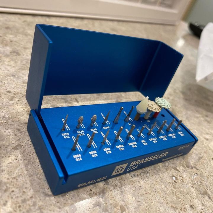BrasselerUSA's tweet photo. Reduce chair time and increase predictable outcomes with #SmartKit: https://t.co/XA6UBU4lQo #BrasselerUSA #ByYourSide #SmartKit #BurBlock 
📸: (IG) rd_brasseler - Here’s a great example of implementing bur organizational systems the entire clinical staff can easily work with https://t.co/rhEIKUCojh
