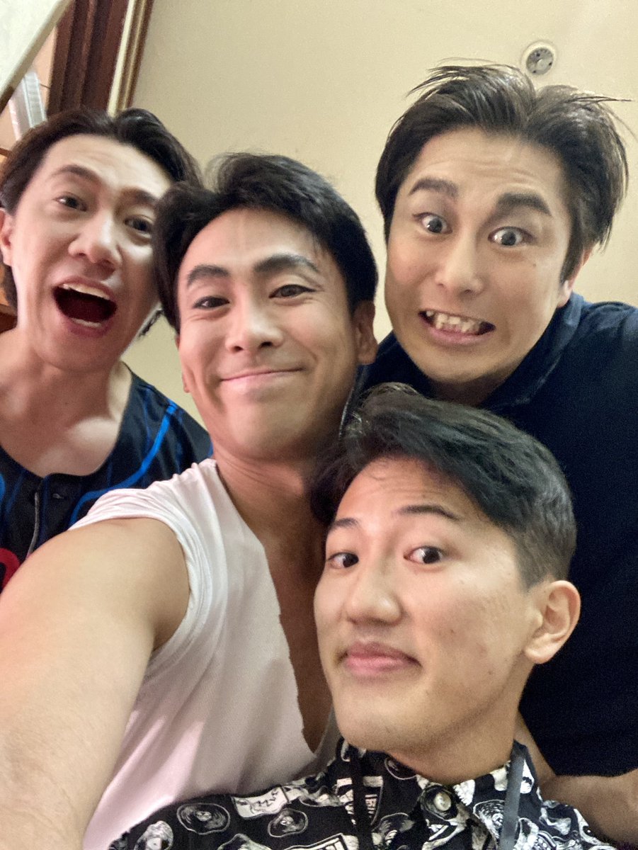 T_Takuji's tweet photo. #ビートルジュース

大千穐楽を迎えました。
ご来場頂いた皆さま、本当にありがとうございました！

色々な事を、ジェシちゃん筆頭に、人間性が良すぎるメンバーで支え合ってここまで辿り着けました。

スタッフ、役者、バンドさんみんな！！
人柄！！素晴らしすぎる！

再演でお会いできますように🙏 https://t.co/P6WstDPuQe