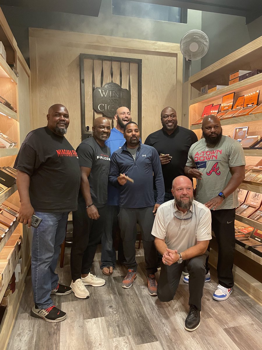 coachmathis81's tweet photo. MNF is special ⁦@Chateaucigar⁩! Thank you to Legend guest ⁦@Alge_Crumpler⁩! https://t.co/RYAS3tSy9N
