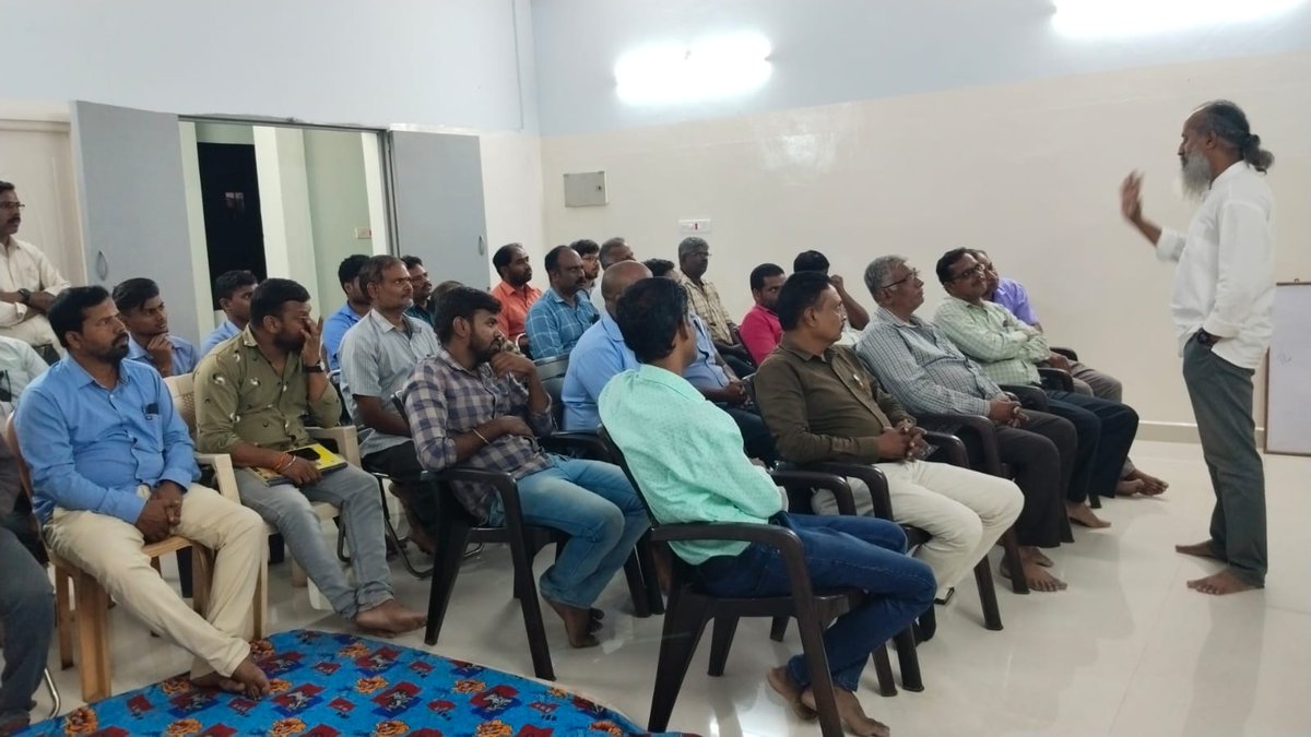 MahayogamF's tweet photo. நேற்று ஓசூரில் உயர்திரு. @JRameshrishi1 ரமேஷ் ரிஷி அவர்கள் தலைமையில் சிறு மற்றும் குறுந்தொழில் புரியும் தொழில் அதிபர்களுக்கு மஹாயோக அறிமுக உரை நடைபெற்றது. 
#Mahayogam #MaharishiG #Freeintro #Beyondlifescience #Energymedicinalyoga #Lifeeasy https://t.co/FdWGLyj4IN