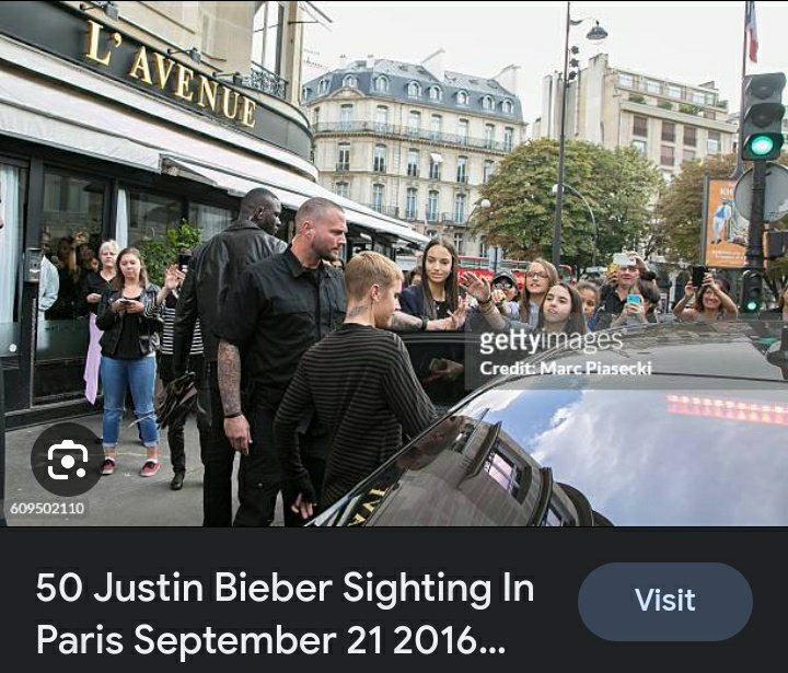 luvshelo's tweet photo. Hailey bieber is spotted going to her favorite restaurant like her and justin always does https://t.co/KoVRmK2E4c