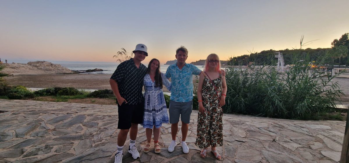 Cube Adventures are on holiday in Spain. The group of 7 clients and 5 staff have had the most amazing first few days in the pool, at the beach and out on the town.