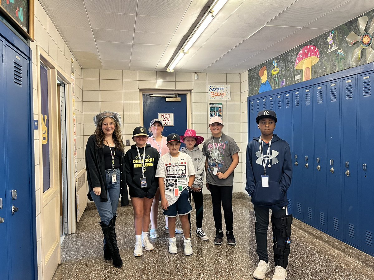 Hats off to the JHS for their school spirit 💙💛