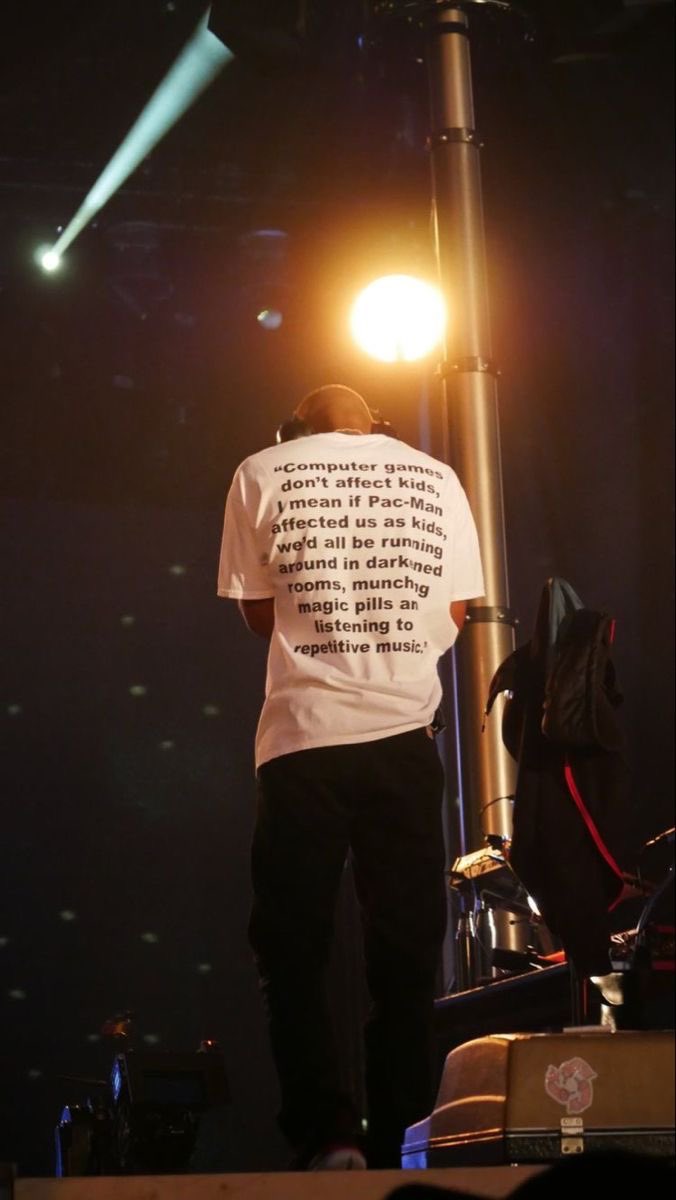 lostsls's tweet photo. this frank ocean shirt > https://t.co/zqrrUjJKUP
