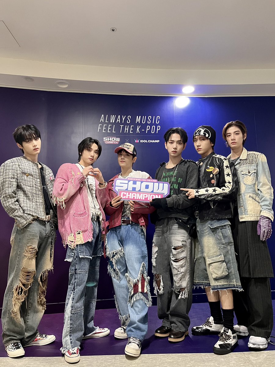 ִֶָ𖤐˚. ࣪ Diantara 80 milliar orang di bumi ini. Tolong sisakan sedikit tempat di hatimu untuk mencintai 6 pemuda ini 🤭❤️
Show Champion kita bertemu lagi 💓