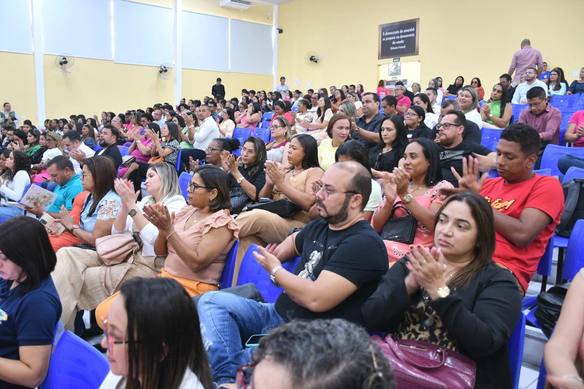 _LeandroBello's tweet photo. O nosso chefe de gabinete, Augusto Serra, me representou na abertura do I Seminário Mais Integral. O evento reuniu gestores educacionais para debater as perspectivas para a educação integral no nosso Estado. A educação é nossa prioridade, seguiramos na luta! 💪🏼👏🏼 https://t.co/Az6Ggj4BVe